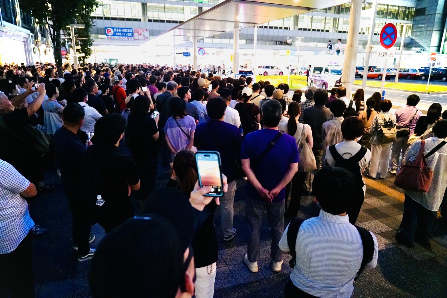 駅前大群衆